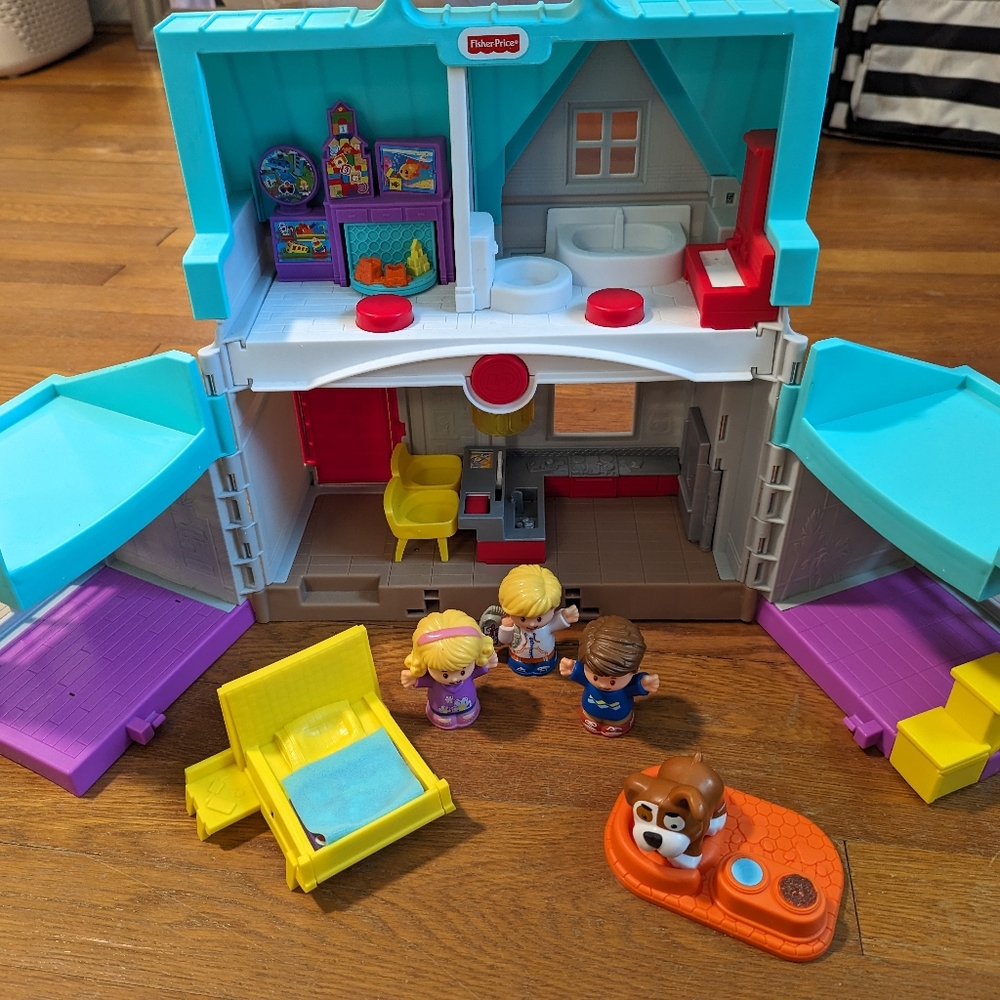 Fisher-Price Little People Toddler Playhouse Big Helpers Home Playset with Songs
